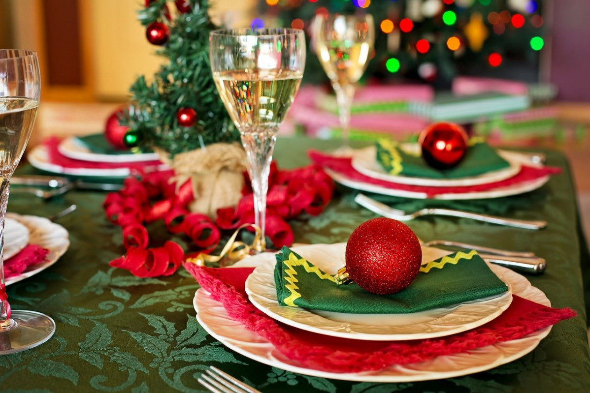 Christmas table 1909796 1280