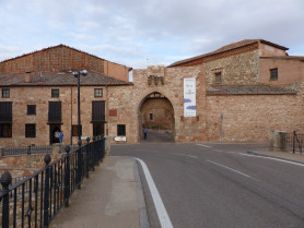 Arco medieval de Ayllón, Segovia, España, 2017 06