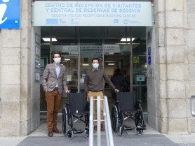 Imagenes 2021 11 03 Nuevas sillas de ruedas donadas por Siempre en las nubes 735065b7