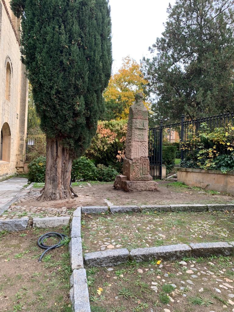 2022 11 18 Traslado monumento de Barral sobre Zuloaga