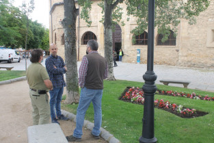 2022 11 23 Concejal Ángel Galindo supervisando plantación